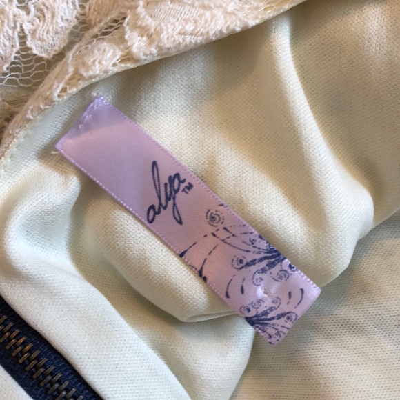 Laced Dress - Picture 5 of 6